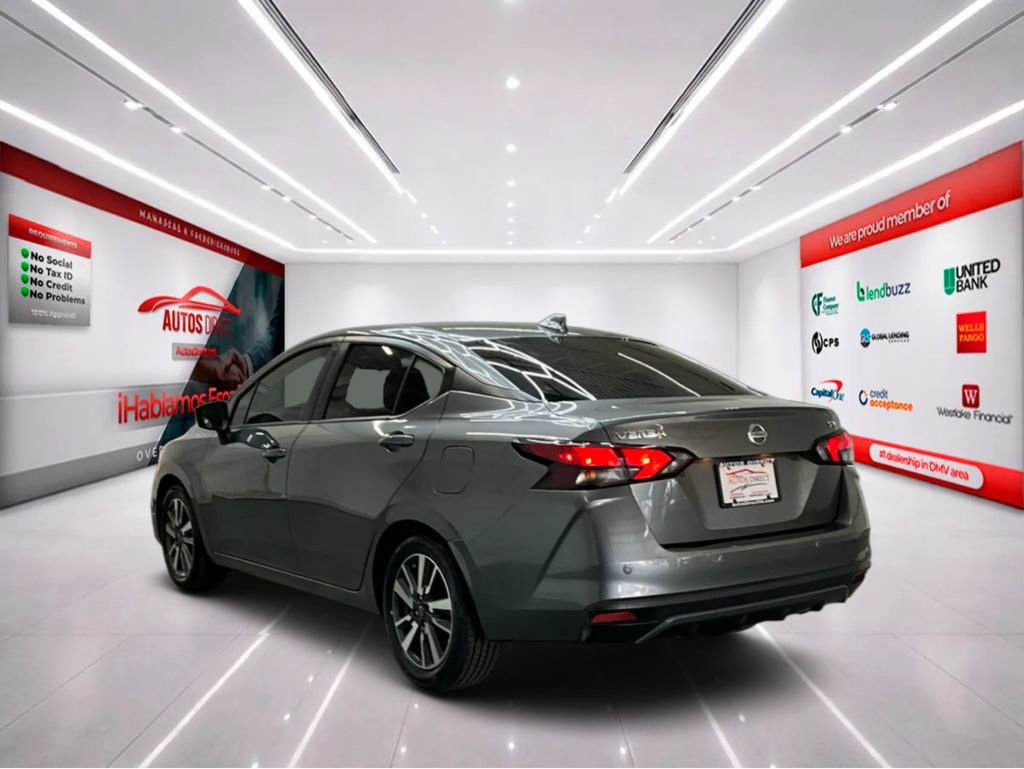 Used 2023 Nissan Versa SV image 5