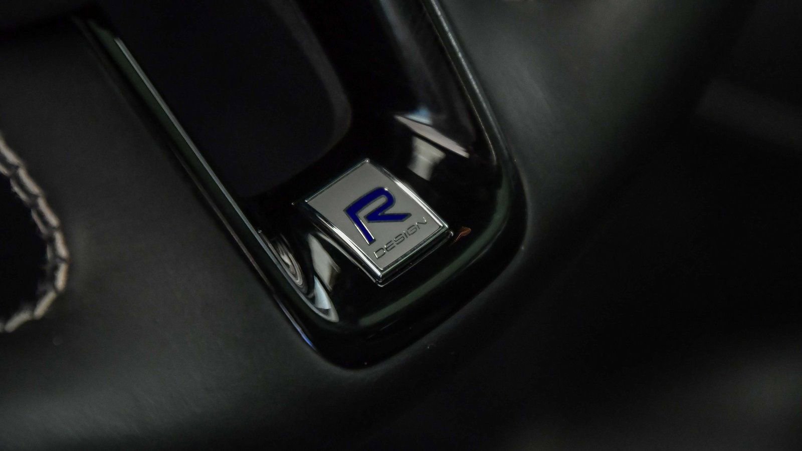 Used 2019 Volvo XC90 T8 R-Design w/ Advanced Package image 26