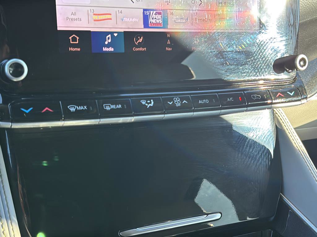 Used 2023 Jeep Wagoneer 4WD w/ Premium Group I image 33