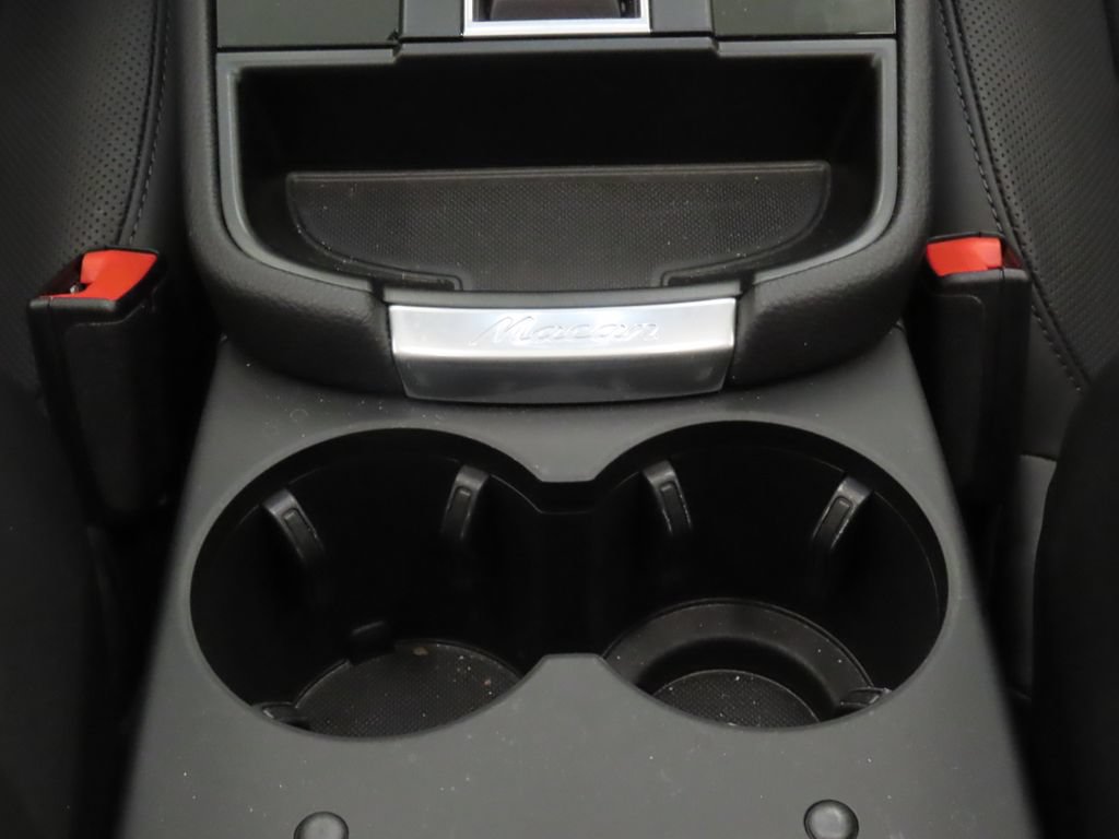 Certified 2026 Porsche Macan AWD/4WD image 29