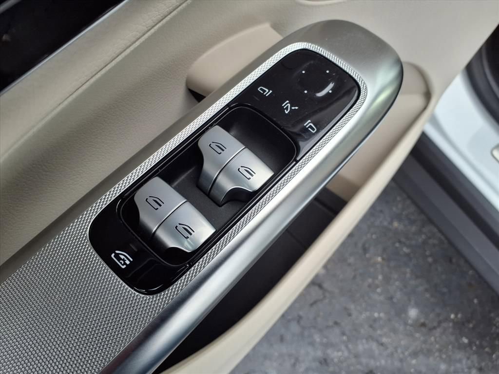 Used 2024 Mercedes-Benz GLC 300 GLC 300 image 21