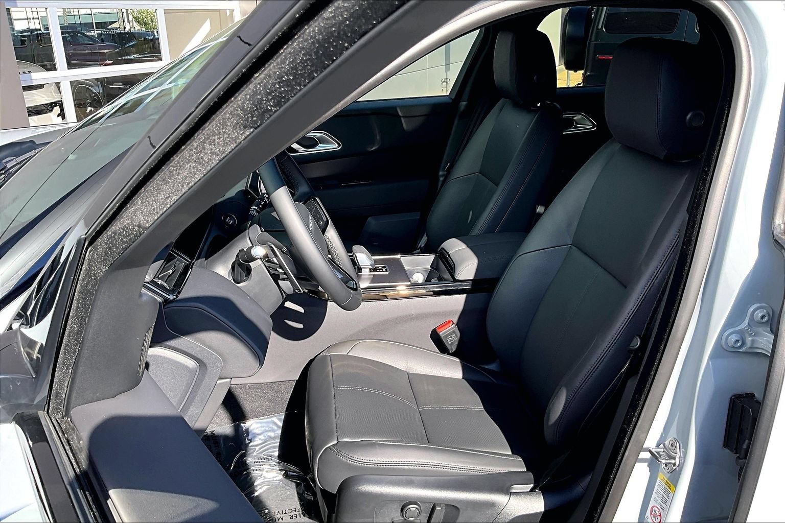 New 2026 Land Rover Range Rover Velar Dynamic SE AWD/4WD image 9