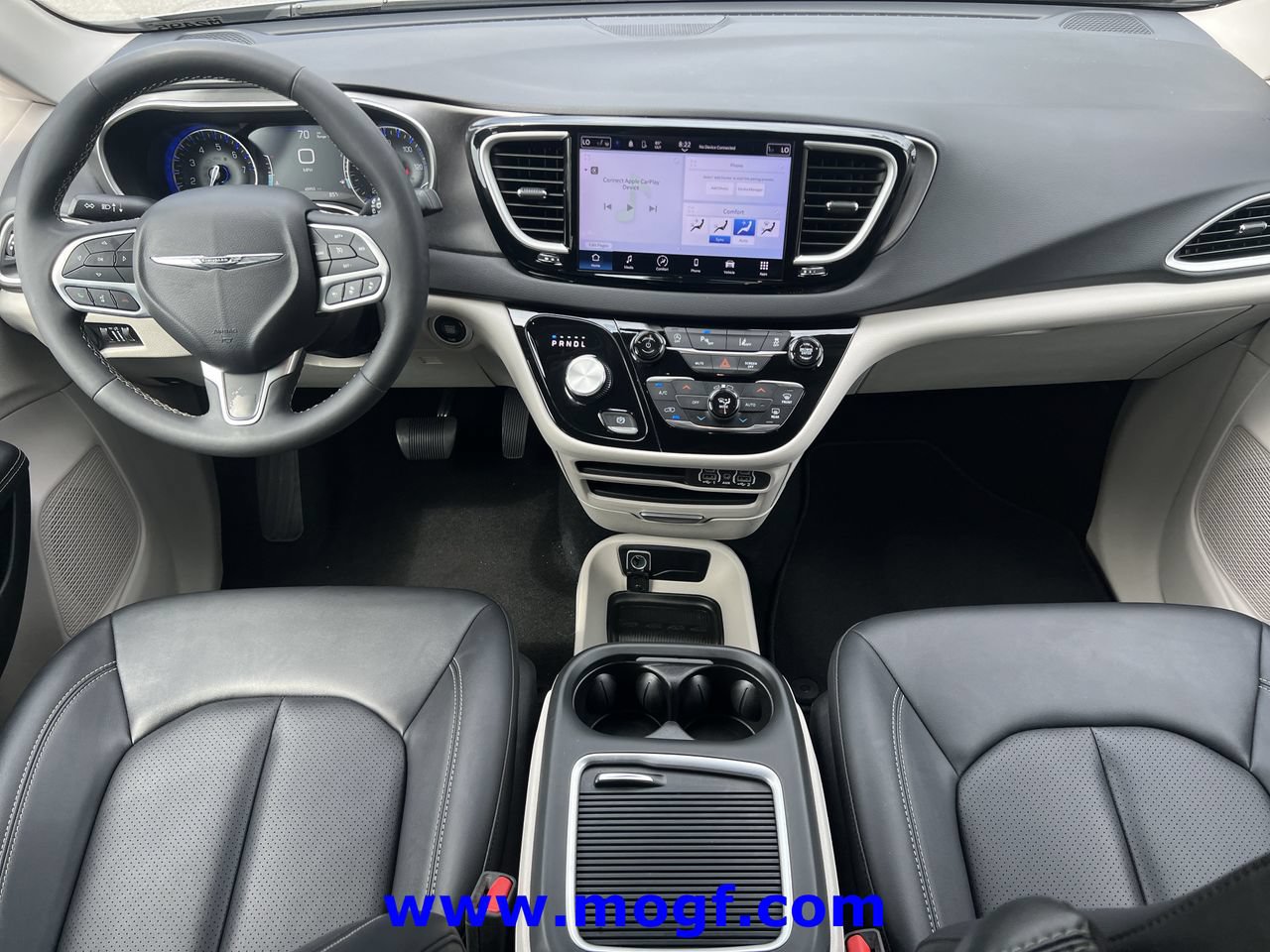 Used 2024 Chrysler Pacifica Touring-L FWD image 5