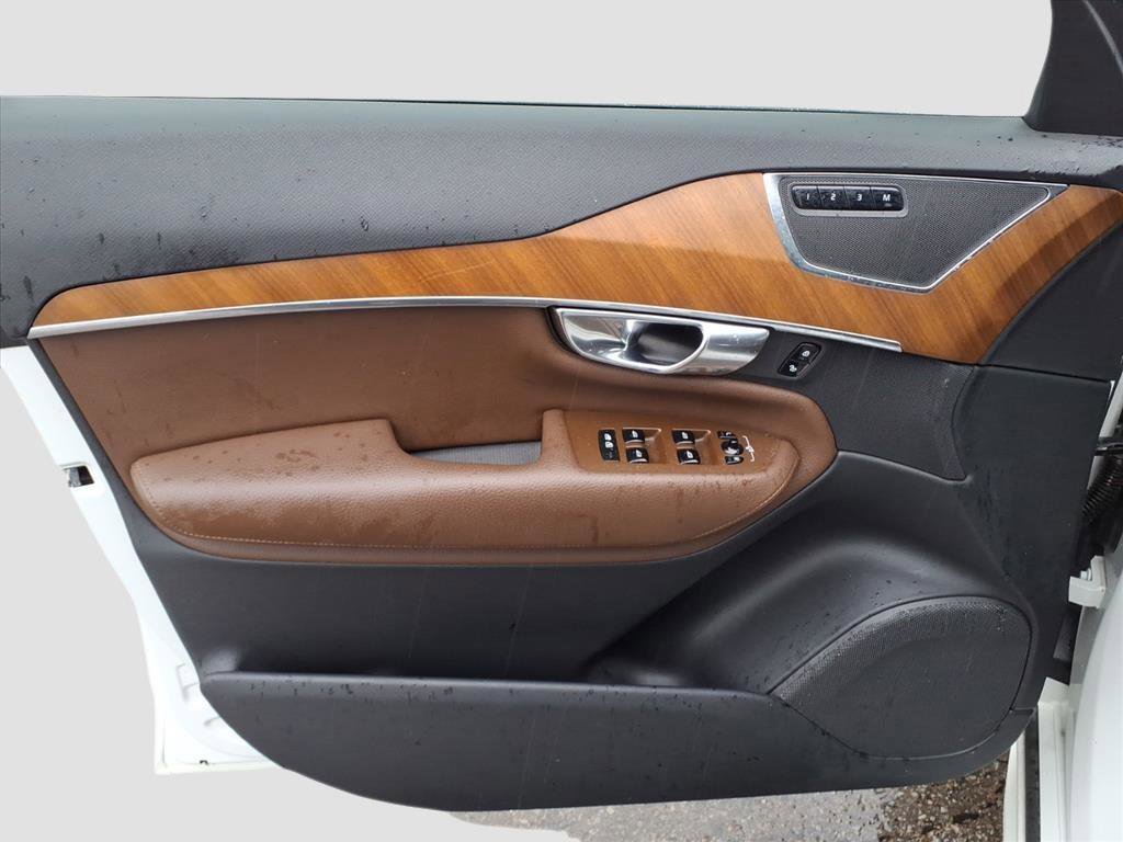 Used 2022 Volvo XC90 T6 Momentum image 15