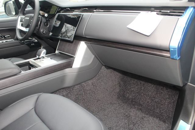 New 2026 Land Rover Range Rover Long Wheelbase SE image 24
