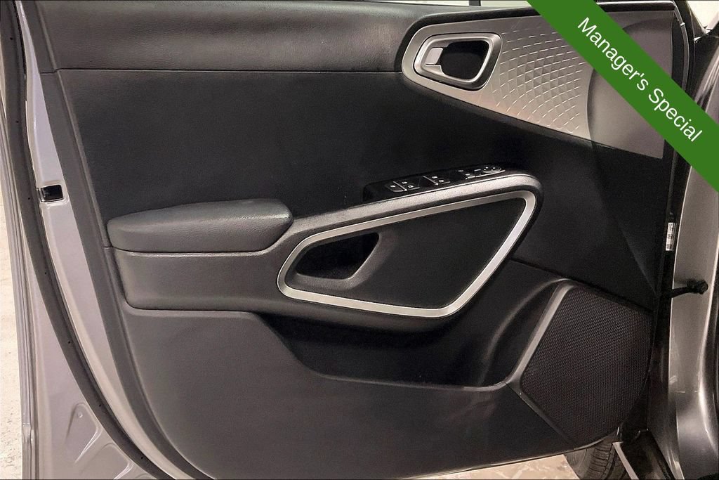 Used 2025 Kia Soul LX FWD image 21