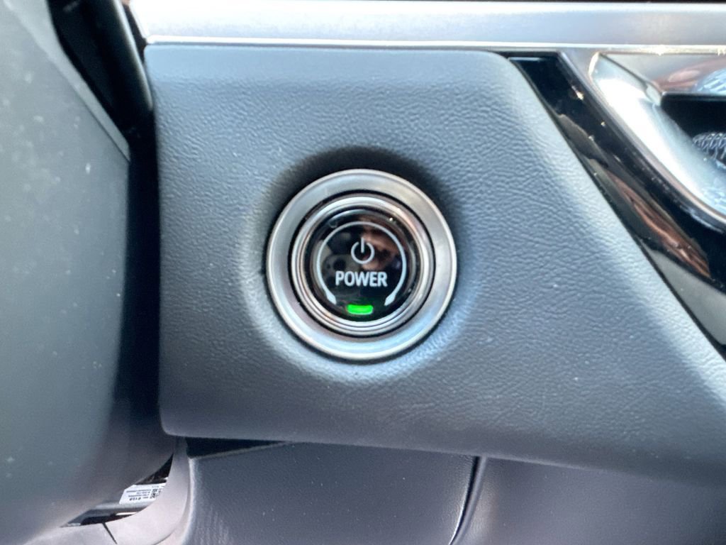 Used 2024 Cadillac Lyriq Sport image 22