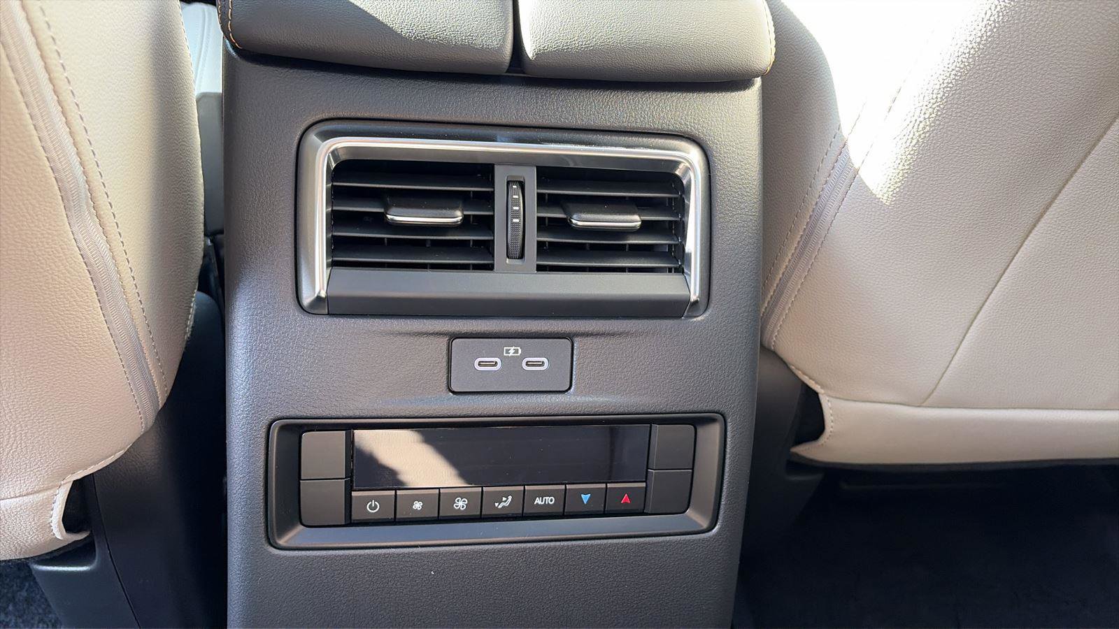 New 2025 MAZDA CX-70 Plug-In Hybrid w/ Premium Pkg image 27