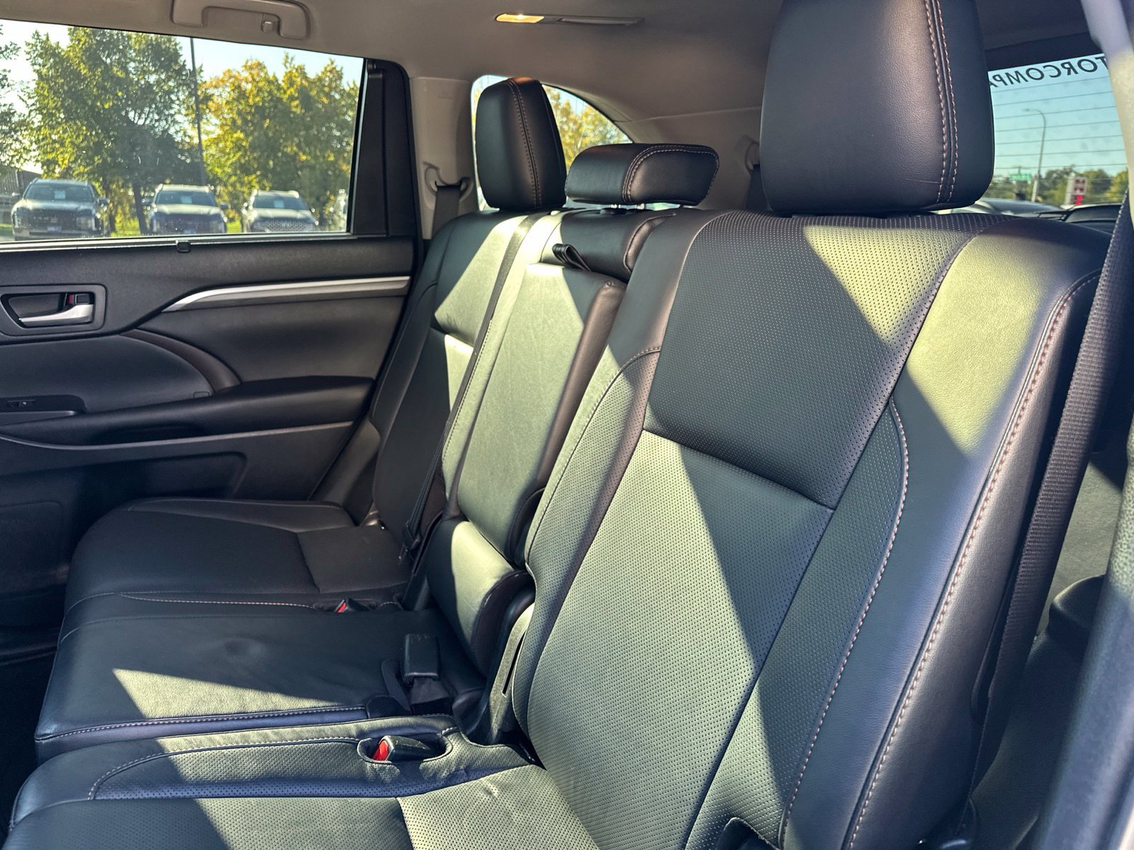 Used 2017 Toyota Highlander Limited Platinum FWD image 25