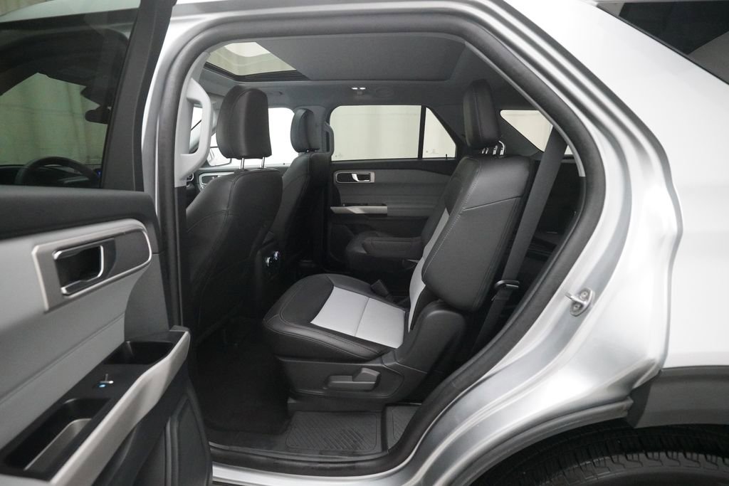 Used 2023 Ford Explorer XLT w/ Equipment Group 202A AWD/4WD image 16