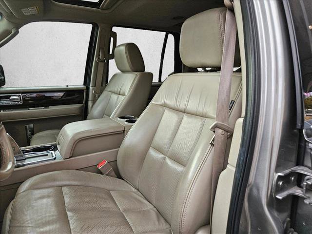 Used 2008 Lincoln Navigator image 17