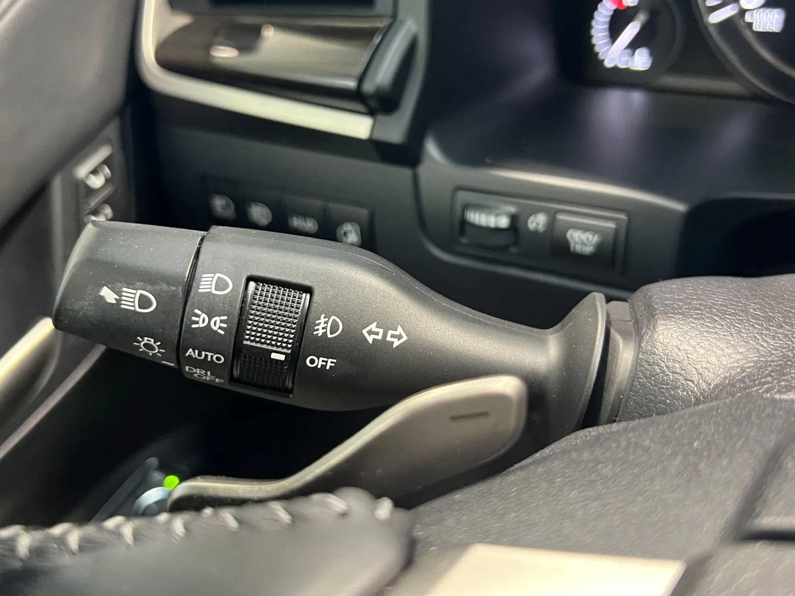 Used 2021 Lexus LX 570 4WD w/ Sport Package image 49