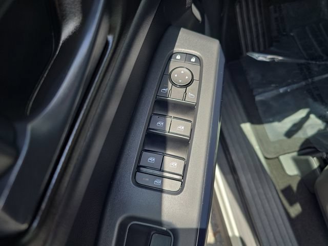 Used 2025 Nissan Pathfinder SV FWD image 17