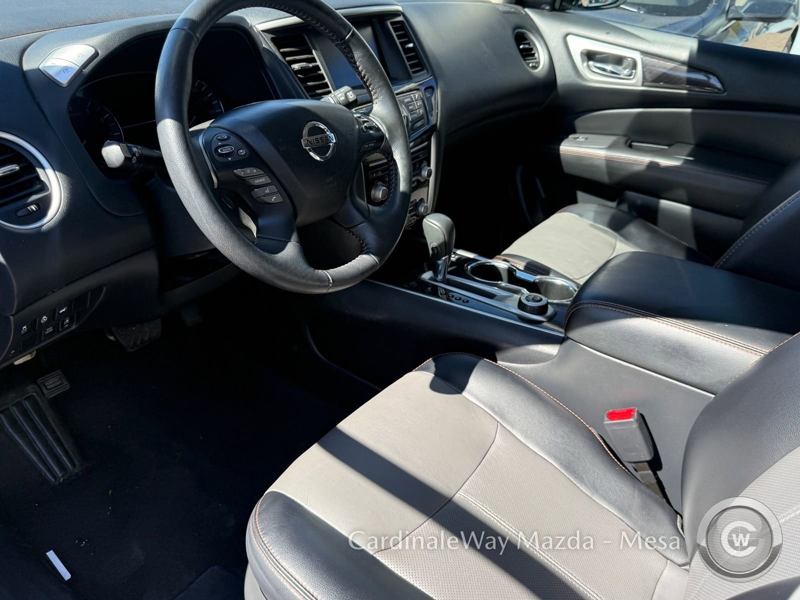 Used 2020 Nissan Pathfinder SL image 9