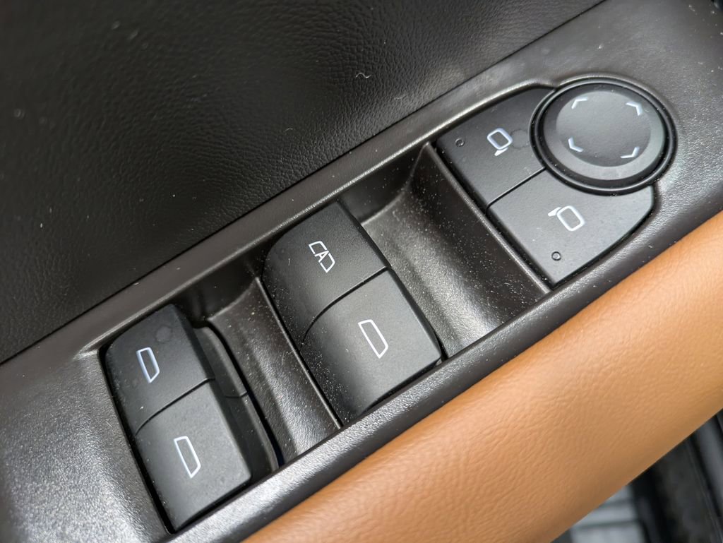 Used 2025 GMC Canyon AT4 image 11