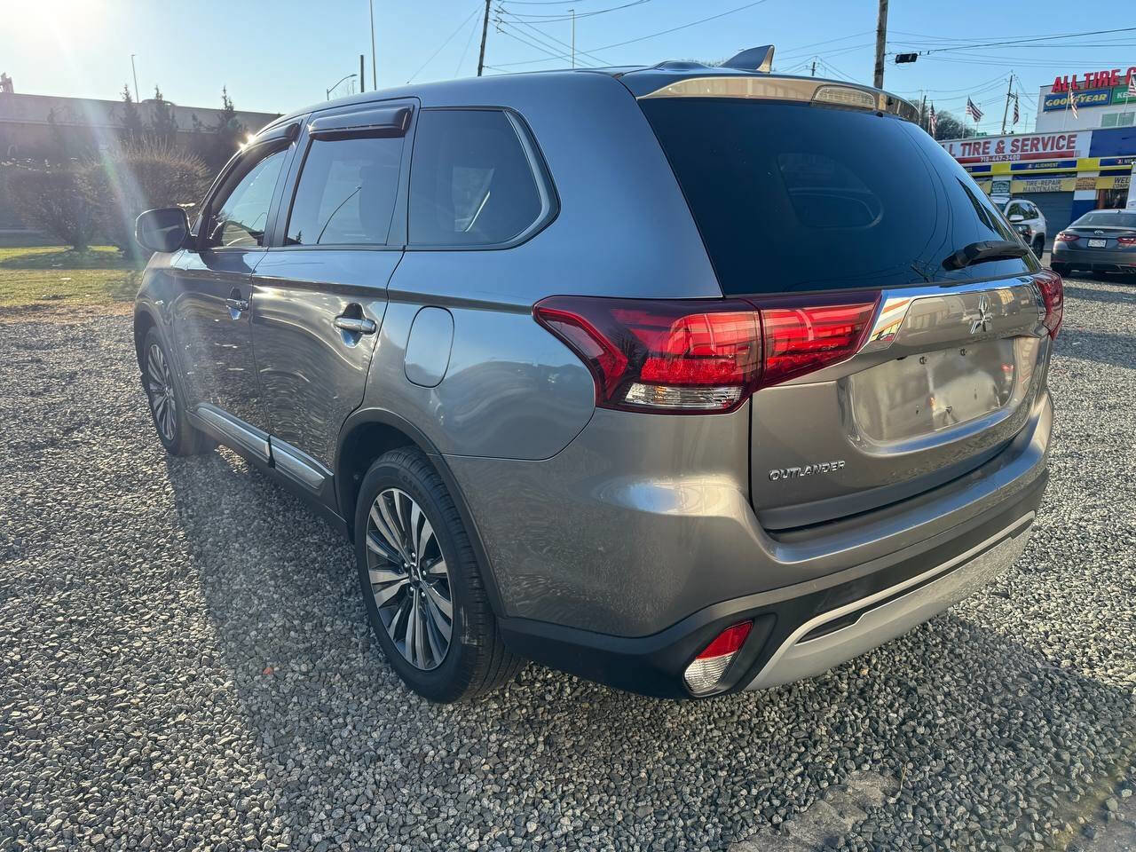 Used 2020 Mitsubishi Outlander ES image 3