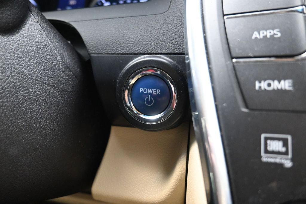 Used 2017 Toyota Camry XLE w/ Moonroof Package FWD image 11