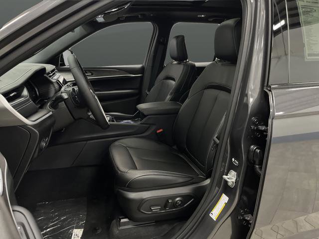 New 2025 Jeep Grand Cherokee Limited w/ Trailer Tow Package image 4