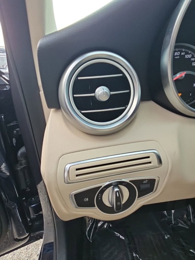 Used 2018 Mercedes-Benz C 300 Sedan image 16