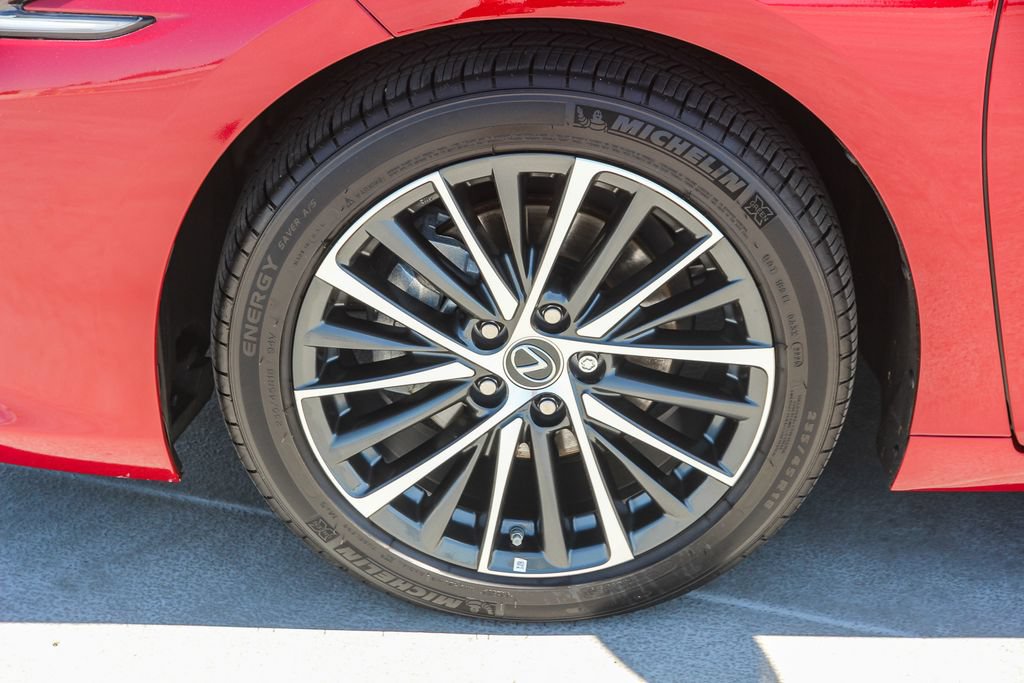 Certified 2025 Lexus ES 300h w/ Premium Package FWD image 11