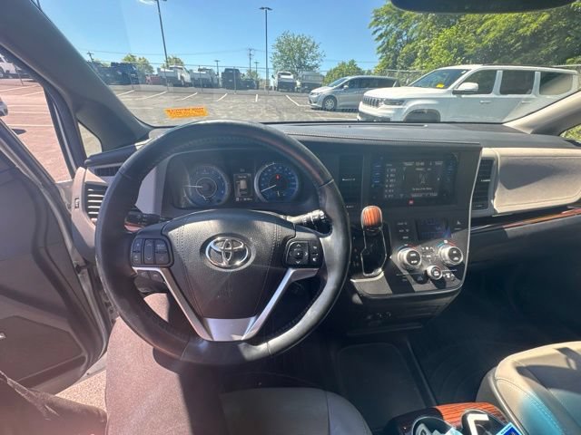 Used 2017 Toyota Sienna Limited AWD/4WD image 10