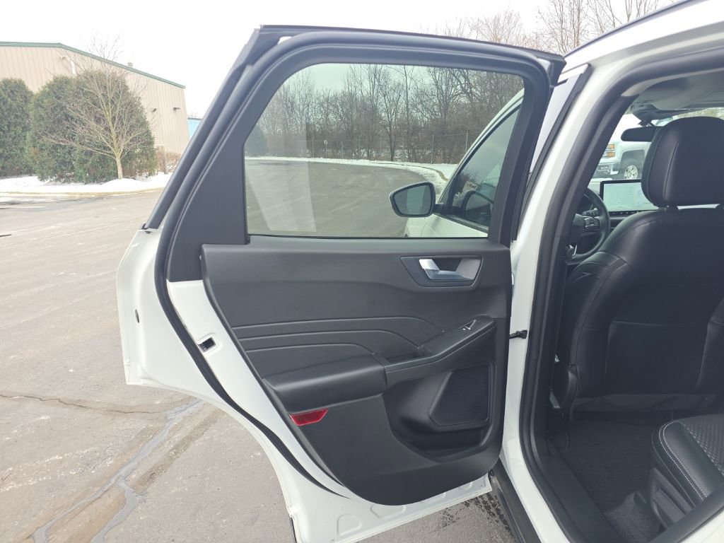 Used 2024 Ford Escape SE image 32