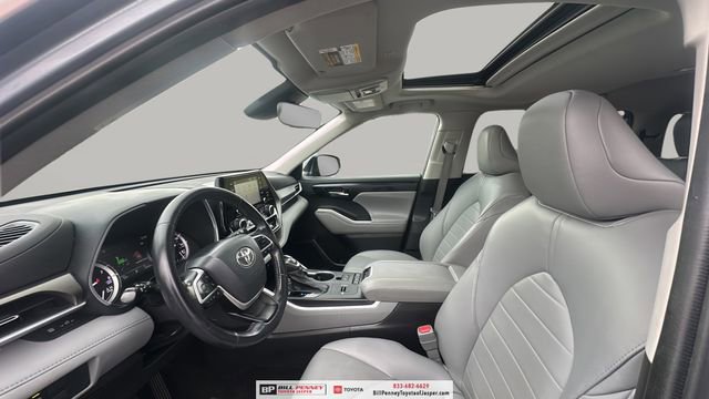 Used 2022 Toyota Highlander XLE image 11