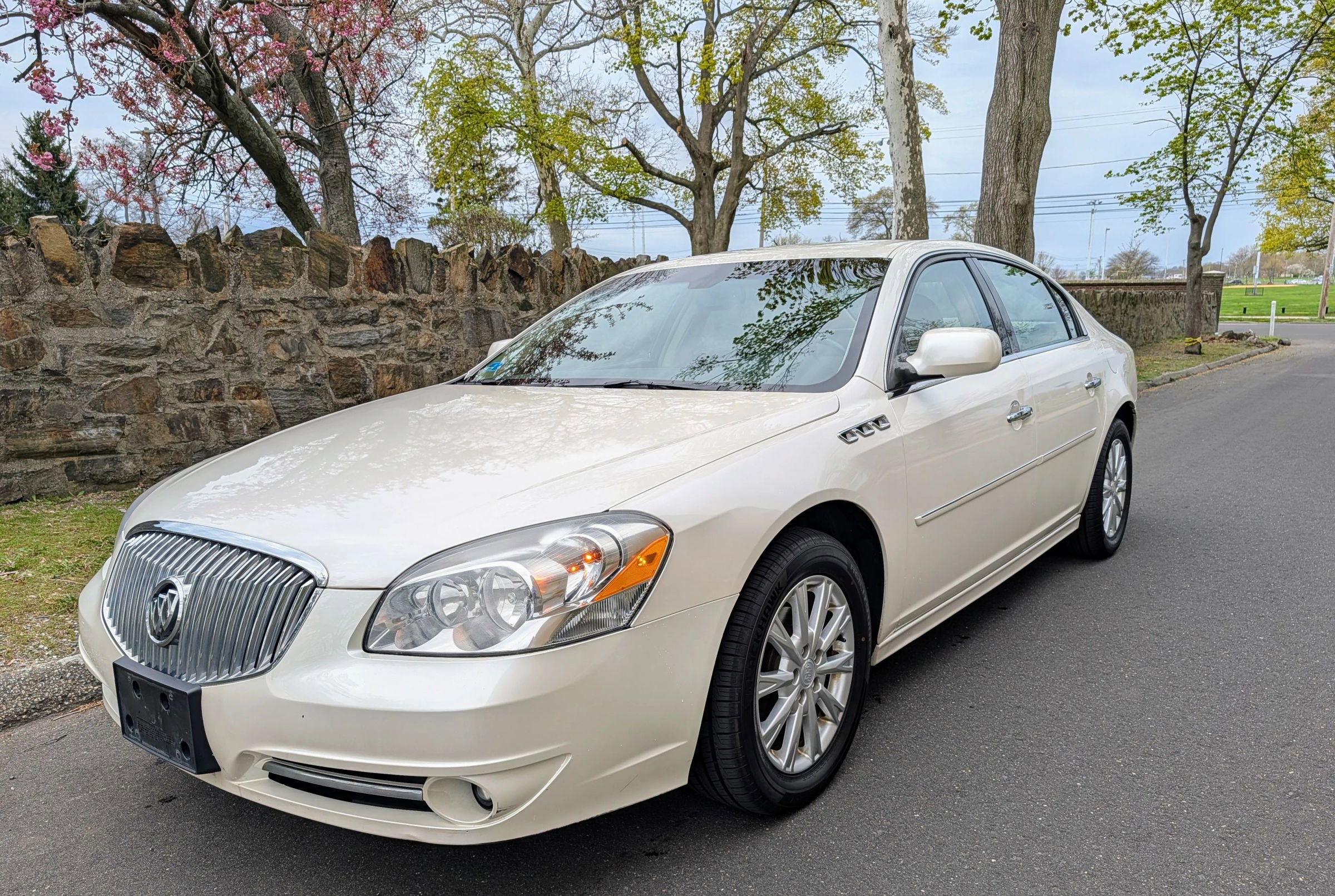 Used 2011 Buick Lucerne CXL w/ Driver Confidence Package FWD image 1