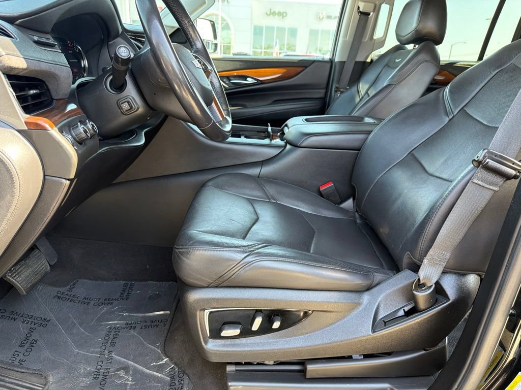 Used 2020 Cadillac Escalade ESV Premium Luxury w/ Escalade Sport Edition AWD/4WD image 21