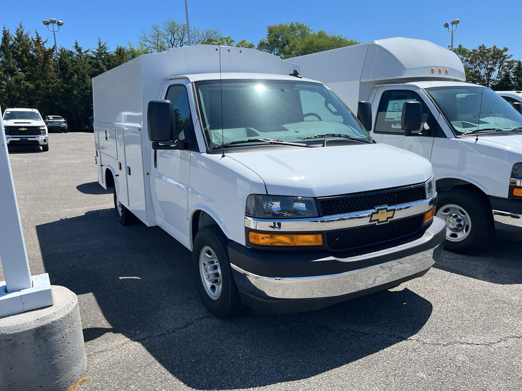 New 2025 Chevrolet Express 3500 w/ Power Convenience Package RWD image 3