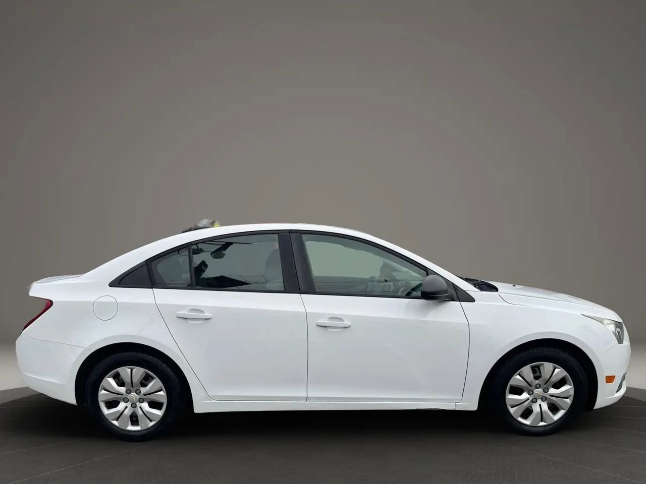 Used 2013 Chevrolet Cruze LS image 4