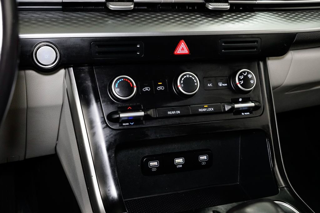 Certified 2022 Kia Carnival LX image 16