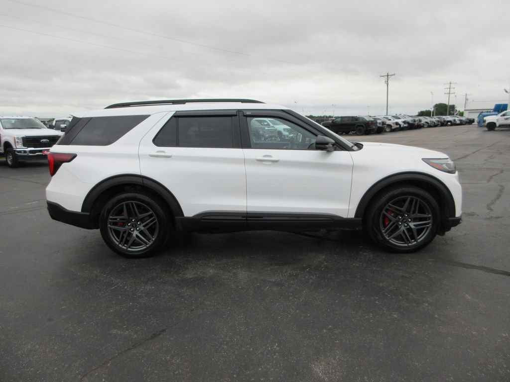 Used 2025 Ford Explorer ST AWD/4WD image 5