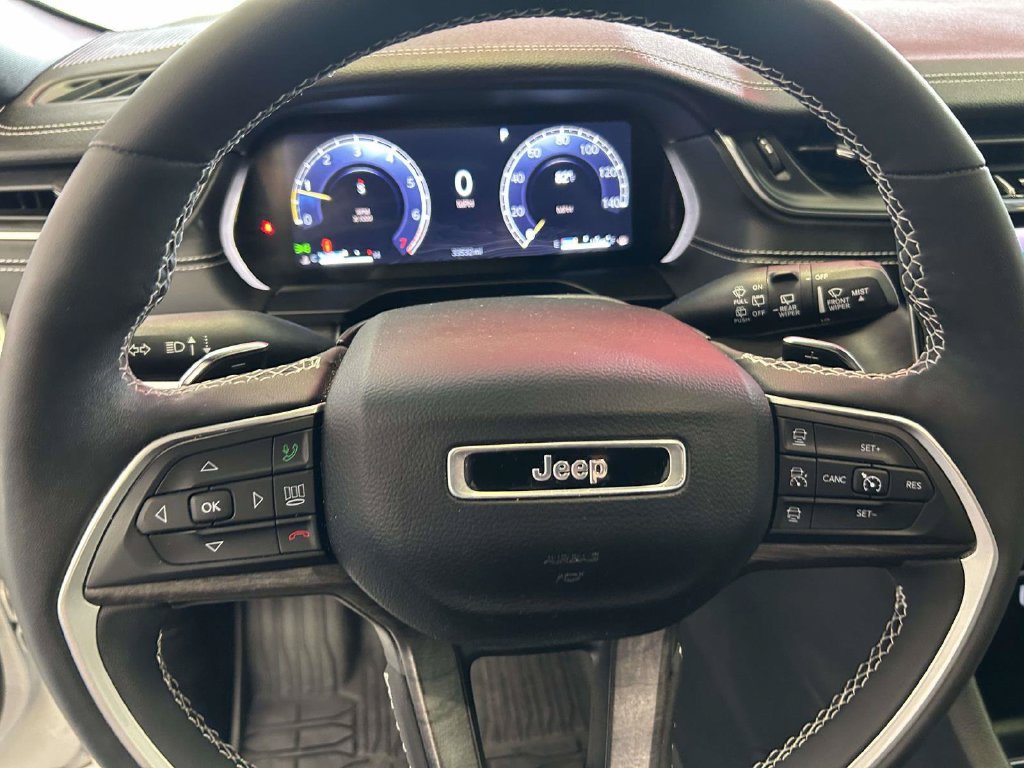 Used 2024 Jeep Grand Cherokee Limited AWD/4WD image 9