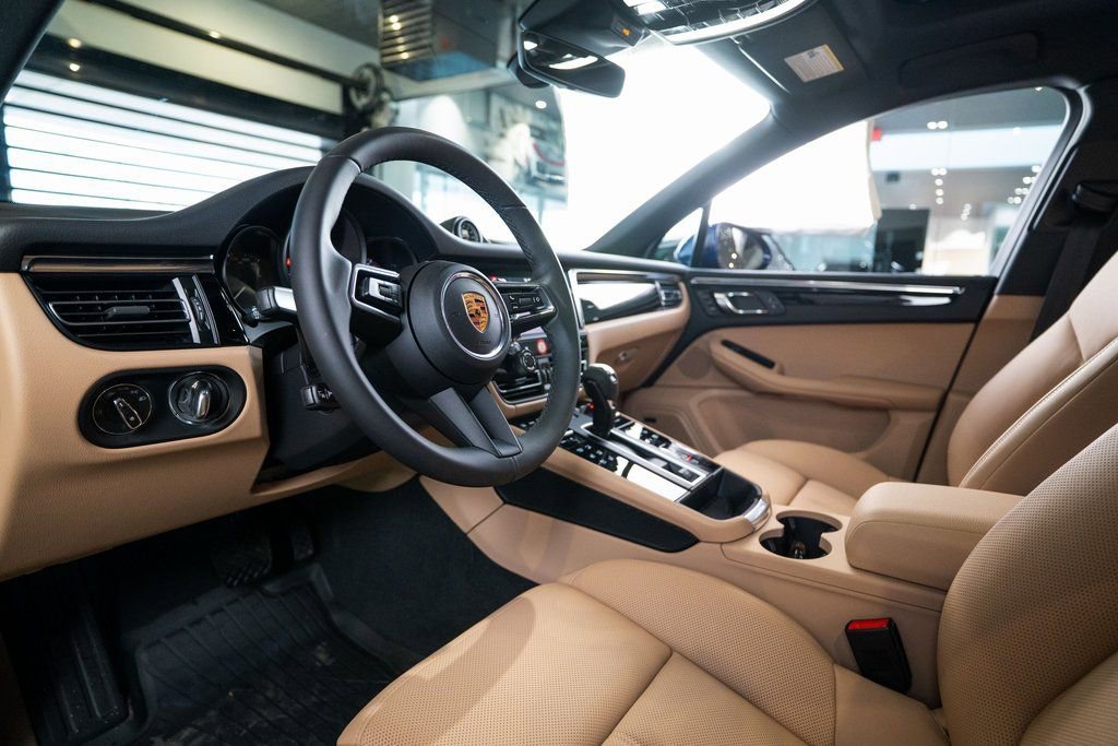 New 2026 Porsche Macan AWD/4WD image 4