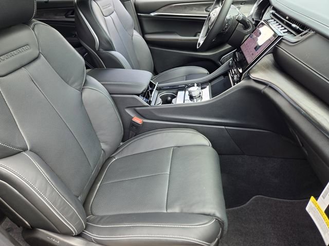 New 2025 Jeep Grand Cherokee L Overland w/ Advanced Protech Group III AWD/4WD image 9