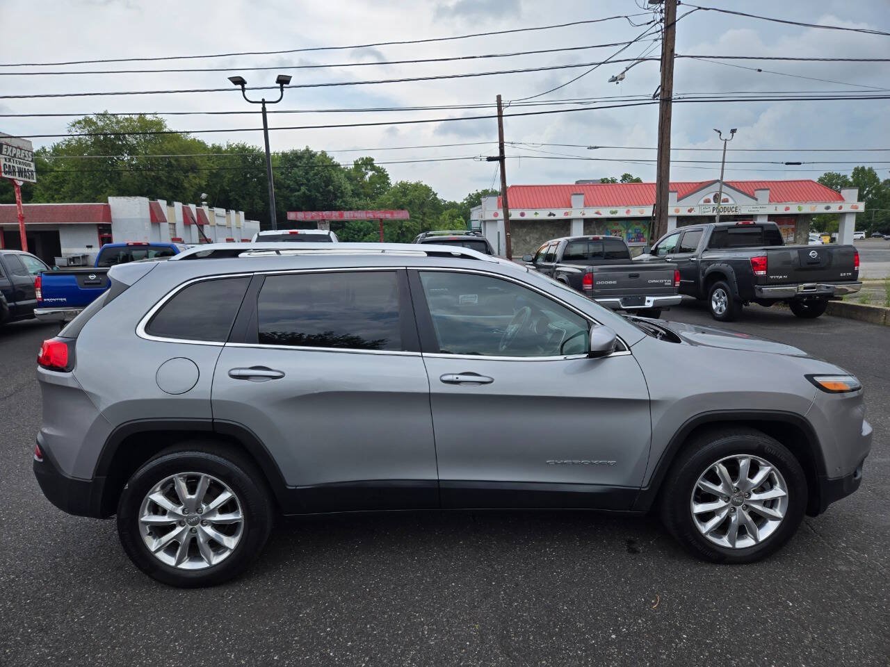Used 2015 Jeep Cherokee Limited w/ Technology Group AWD/4WD image 5