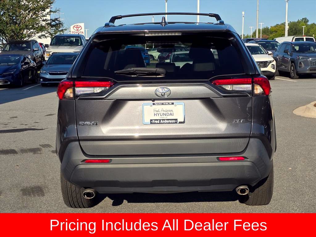 Used 2023 Toyota RAV4 XLE Premium FWD image 4
