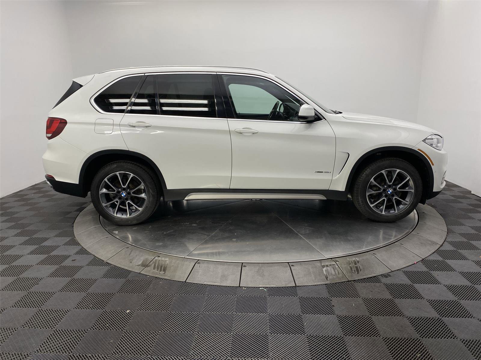 Used 2018 BMW X5 xDrive35i w/ M Sport Package AWD/4WD image 17