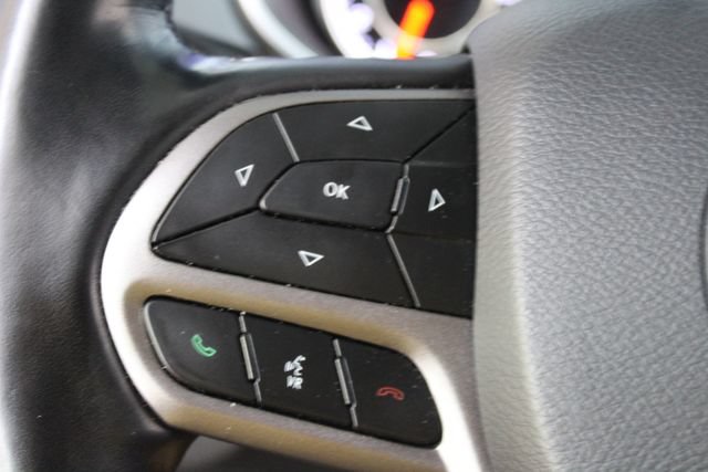 Used 2021 Jeep Cherokee Limited w/ Elite Package AWD/4WD image 16