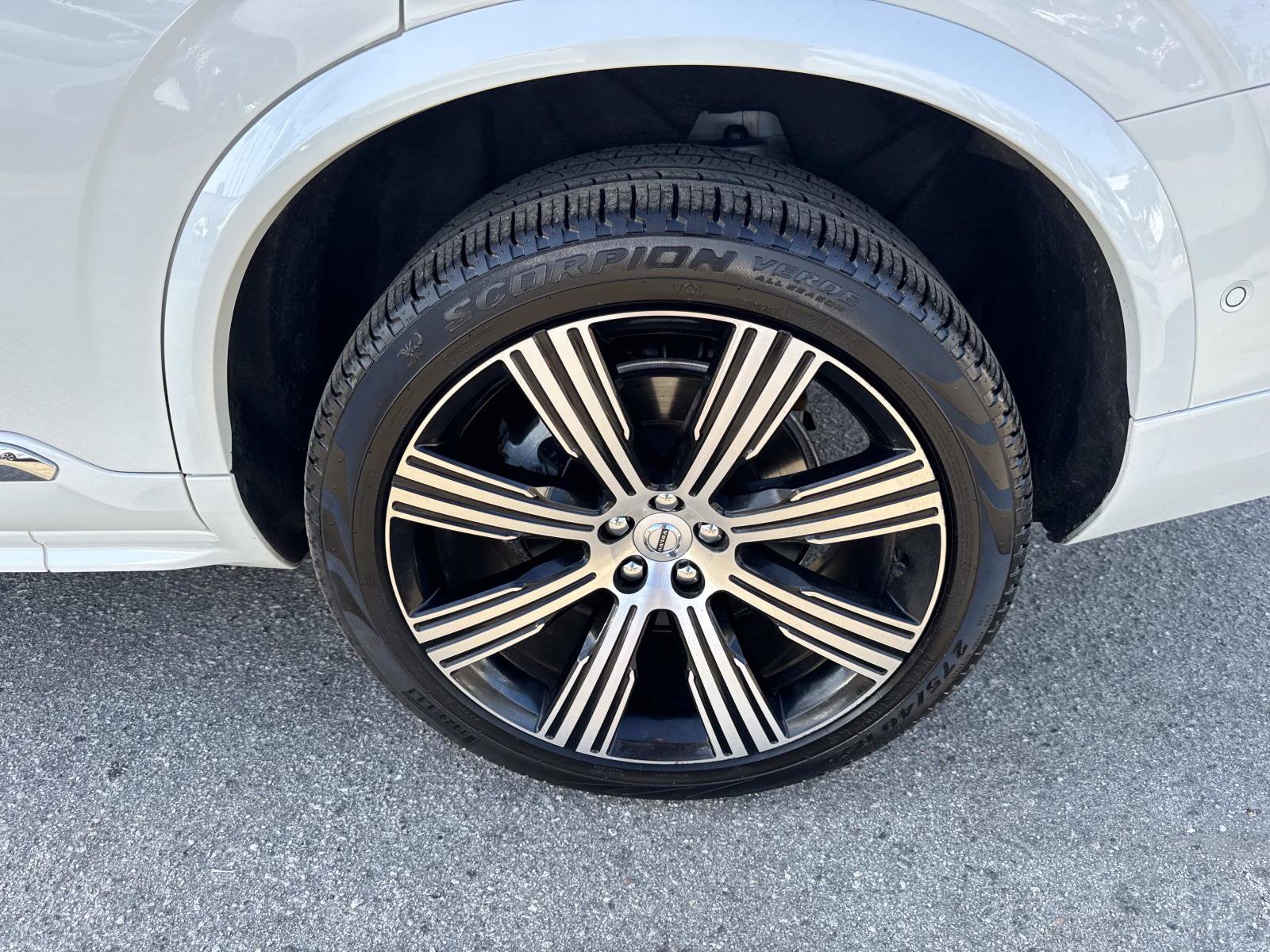 Used 2024 Volvo XC90 B5 Plus AWD/4WD image 6