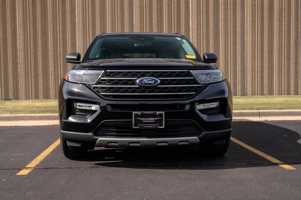 Used 2022 Ford Explorer XLT w/ Equipment Group 202A AWD/4WD image 3