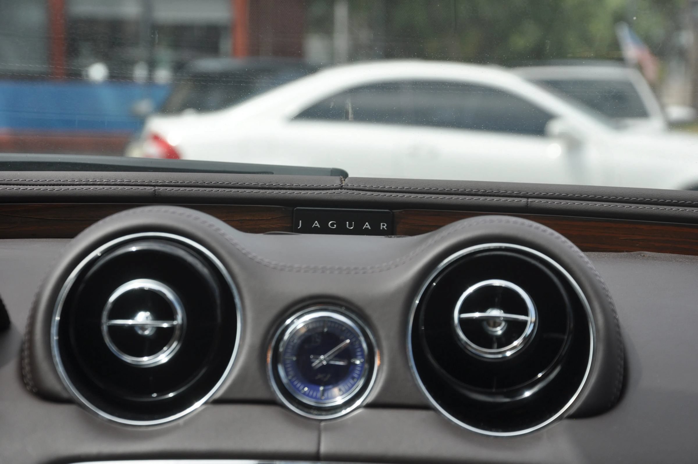 Used 2011 Jaguar XJ L RWD image 23