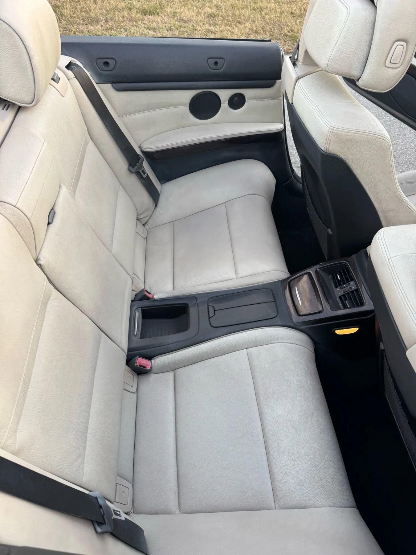 Used 2011 BMW 335i Convertible image 21