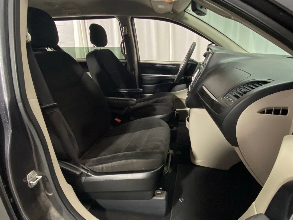 Used 2019 Dodge Grand Caravan SE FWD image 30