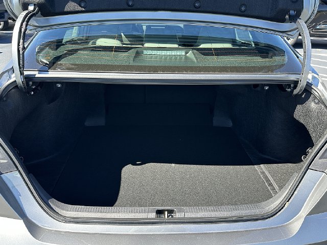 New 2026 Toyota Camry Hybrid FWD image 10