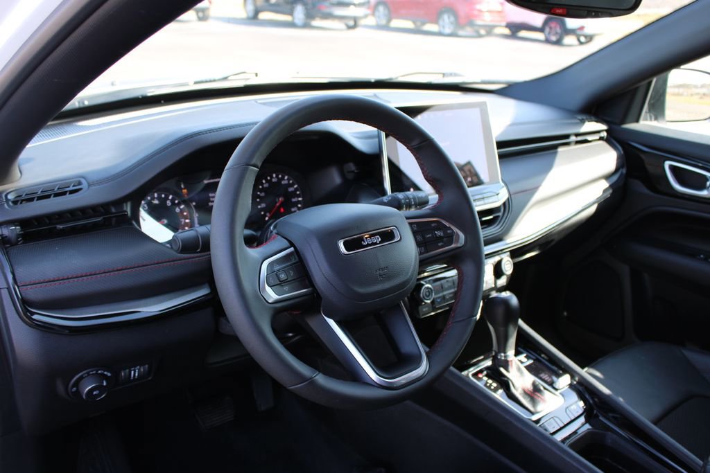 Used 2025 Jeep Compass Trailhawk w/ Trailer Tow Group image 23