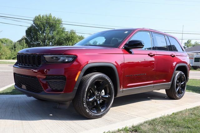 New 2025 Jeep Grand Cherokee Altitude w/ Trailer Tow Package image 6