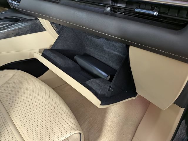 Certified 2024 Cadillac Escalade Premium Luxury AWD/4WD image 35