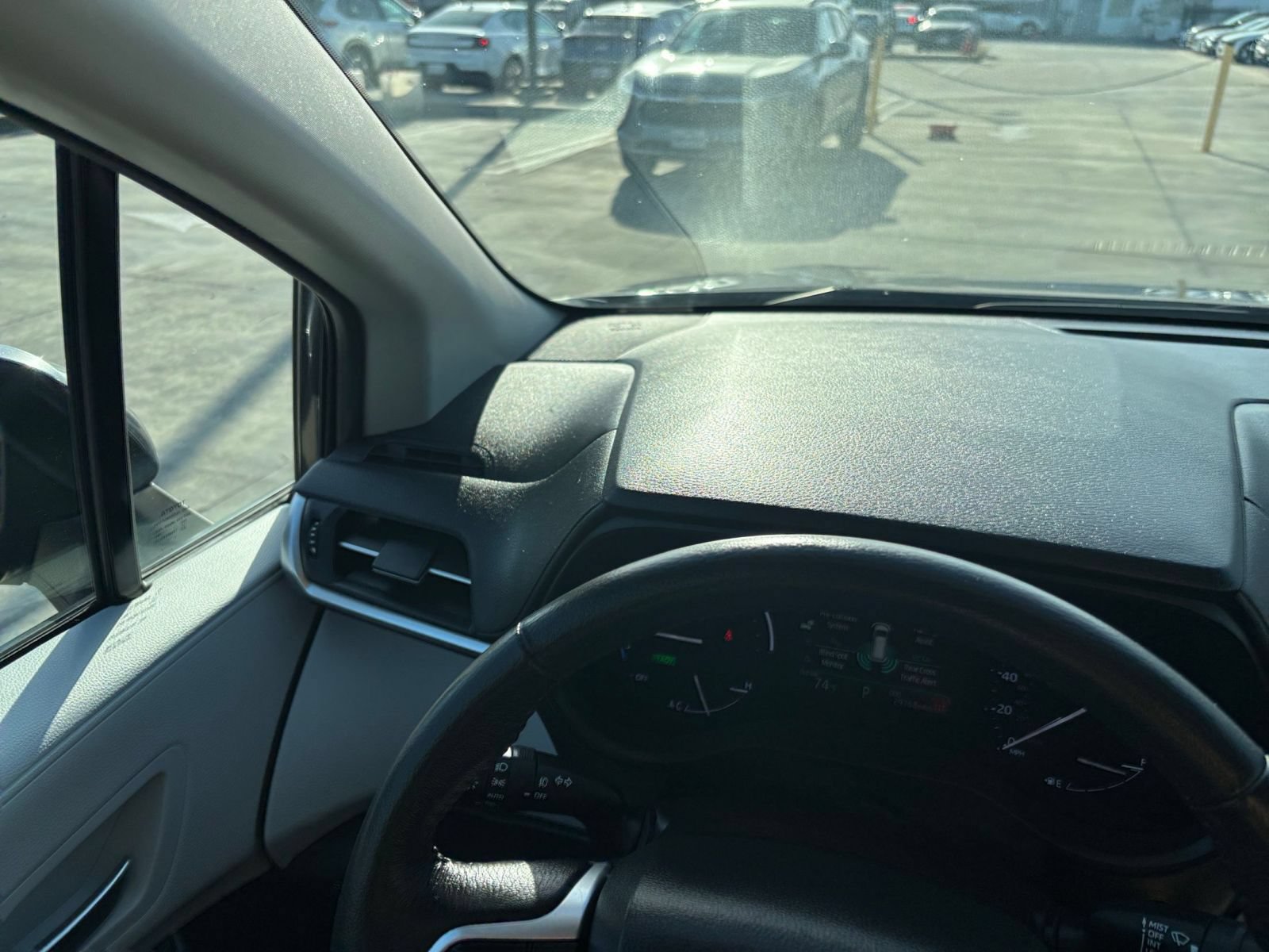 Used 2025 Toyota Sienna XLE FWD image 36